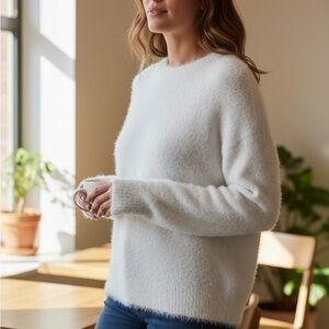 Cozy Plush Sweater – Warmth Meets Elegance (size M)